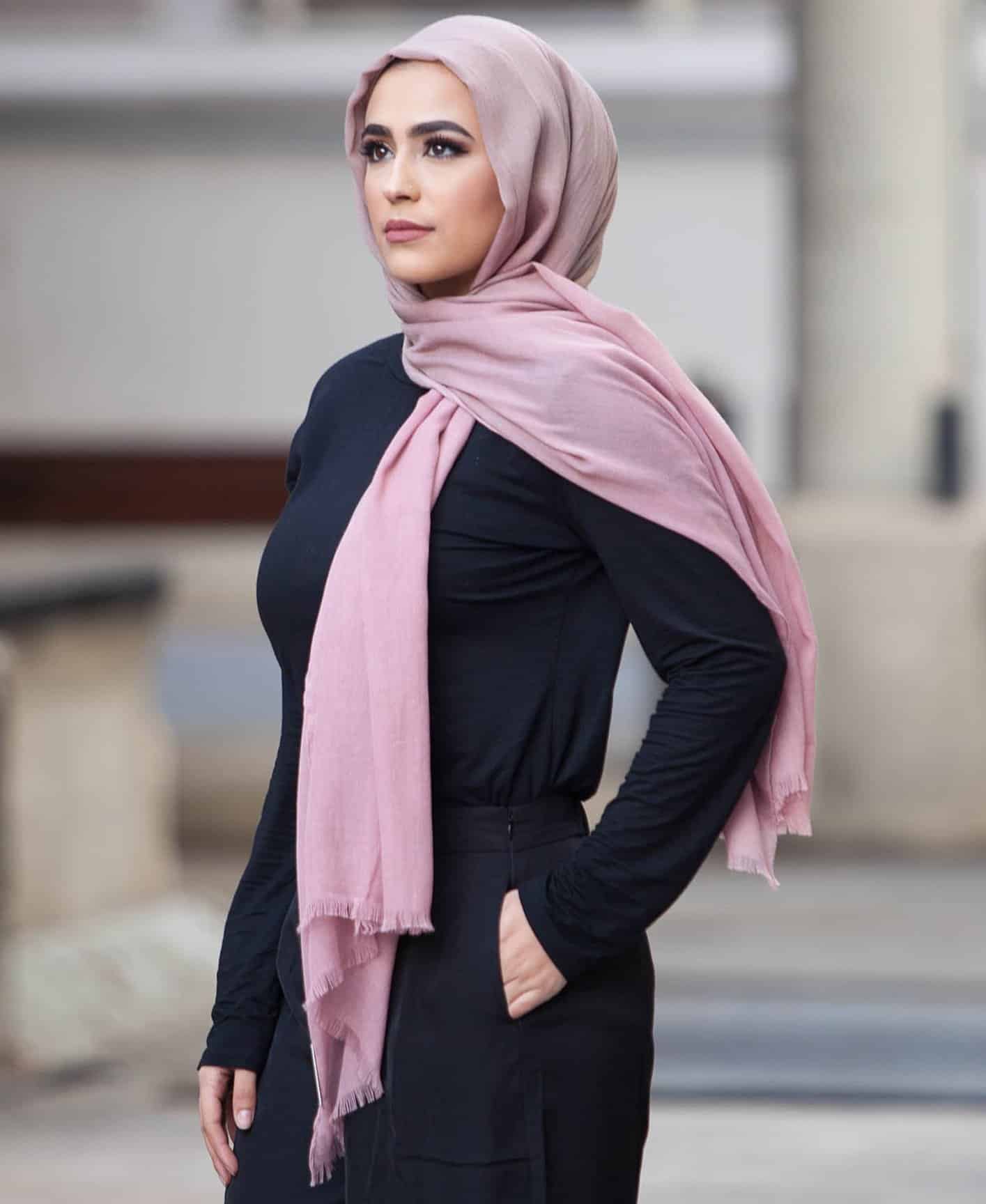 Kiat Memilih Model Hijab Selendang Terbaik