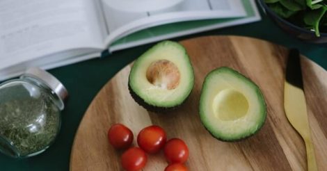 8 Manfaat Buah Alpukat untuk Kesehatan dan Kecantikan