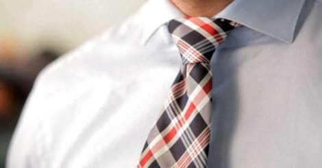 Cara Memakai Dasi Nicky Knot yang Mudah